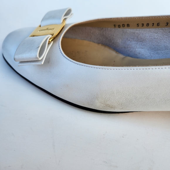 Salvatore Ferragamo Vintage '00 Vara White Leather Flats With Bow - Picture 12 of 15